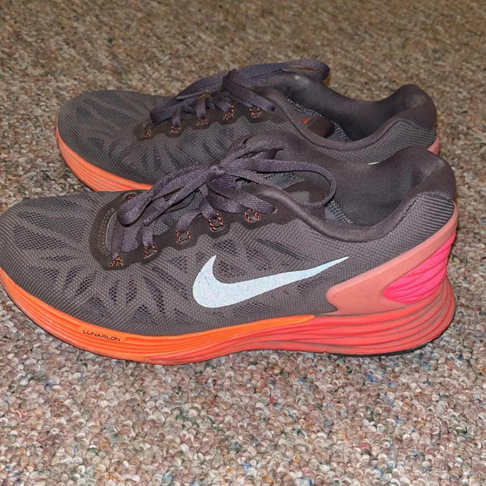 Nike sneakers size 7.5.